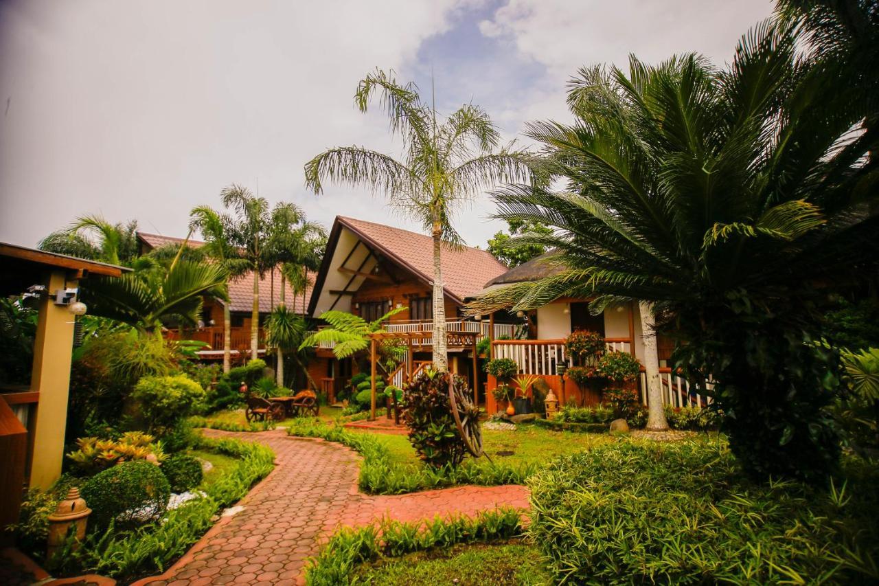 Bali Village Hotel Tagaytay City Buitenkant foto