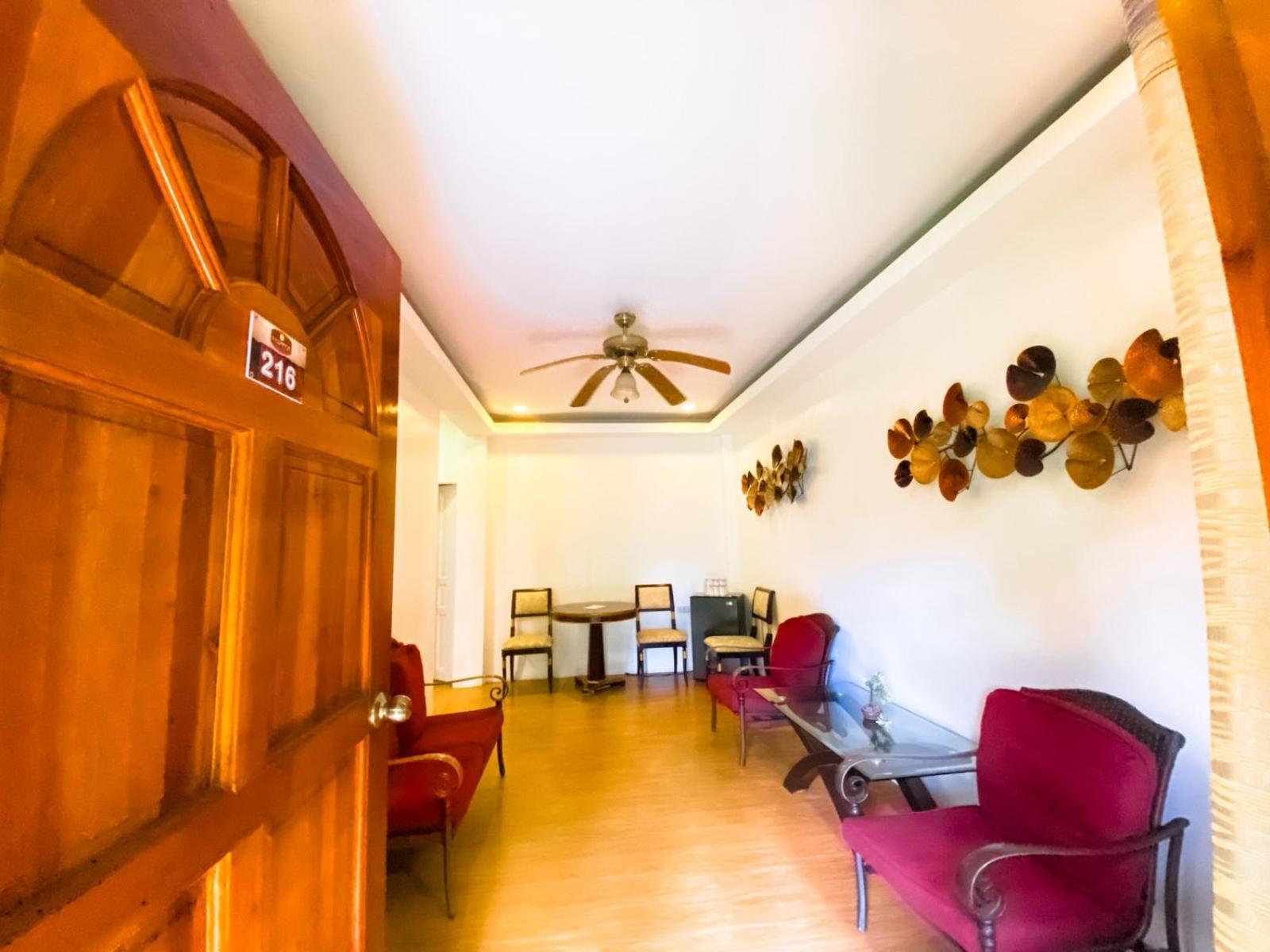 Bali Village Hotel Tagaytay City Buitenkant foto