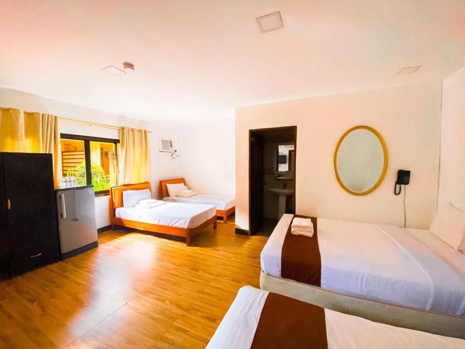 Bali Village Hotel Tagaytay City Buitenkant foto