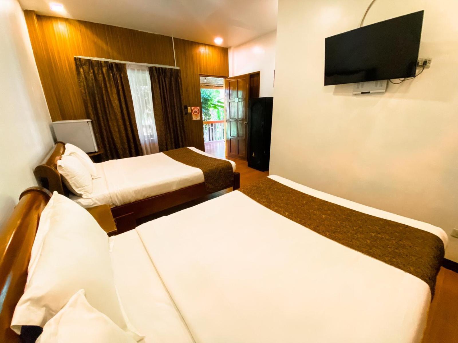 Bali Village Hotel Tagaytay City Buitenkant foto