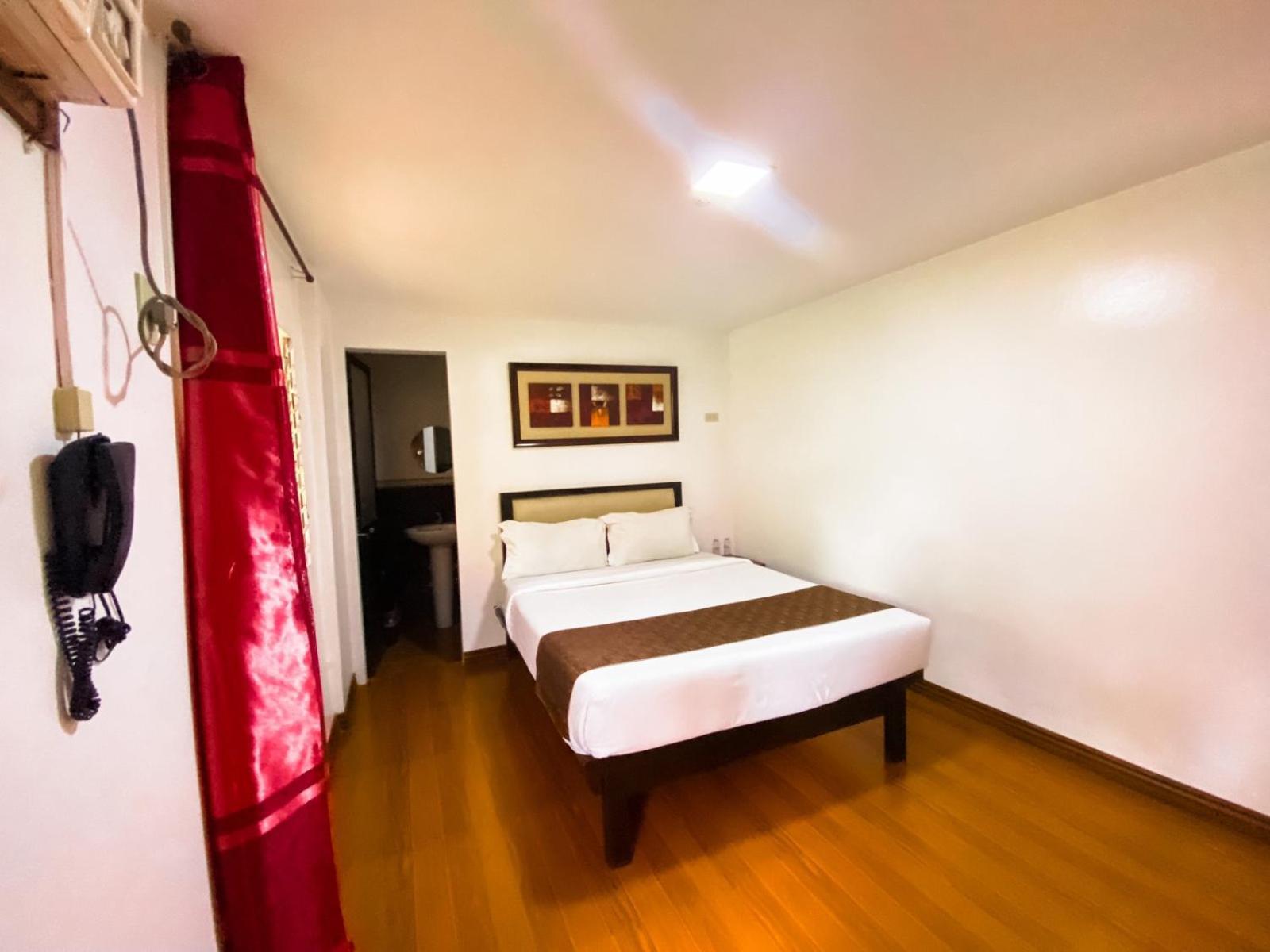 Bali Village Hotel Tagaytay City Buitenkant foto