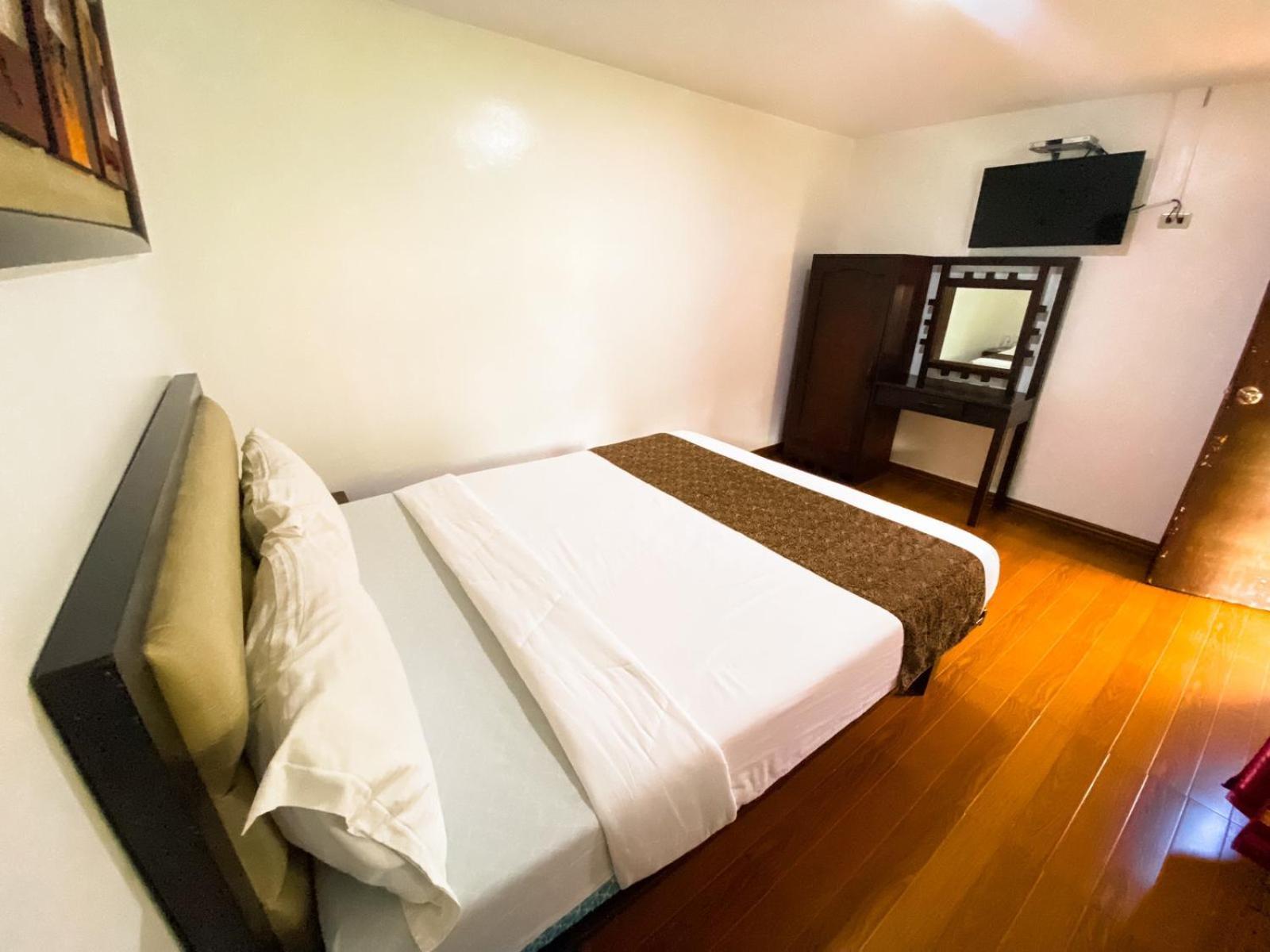 Bali Village Hotel Tagaytay City Buitenkant foto