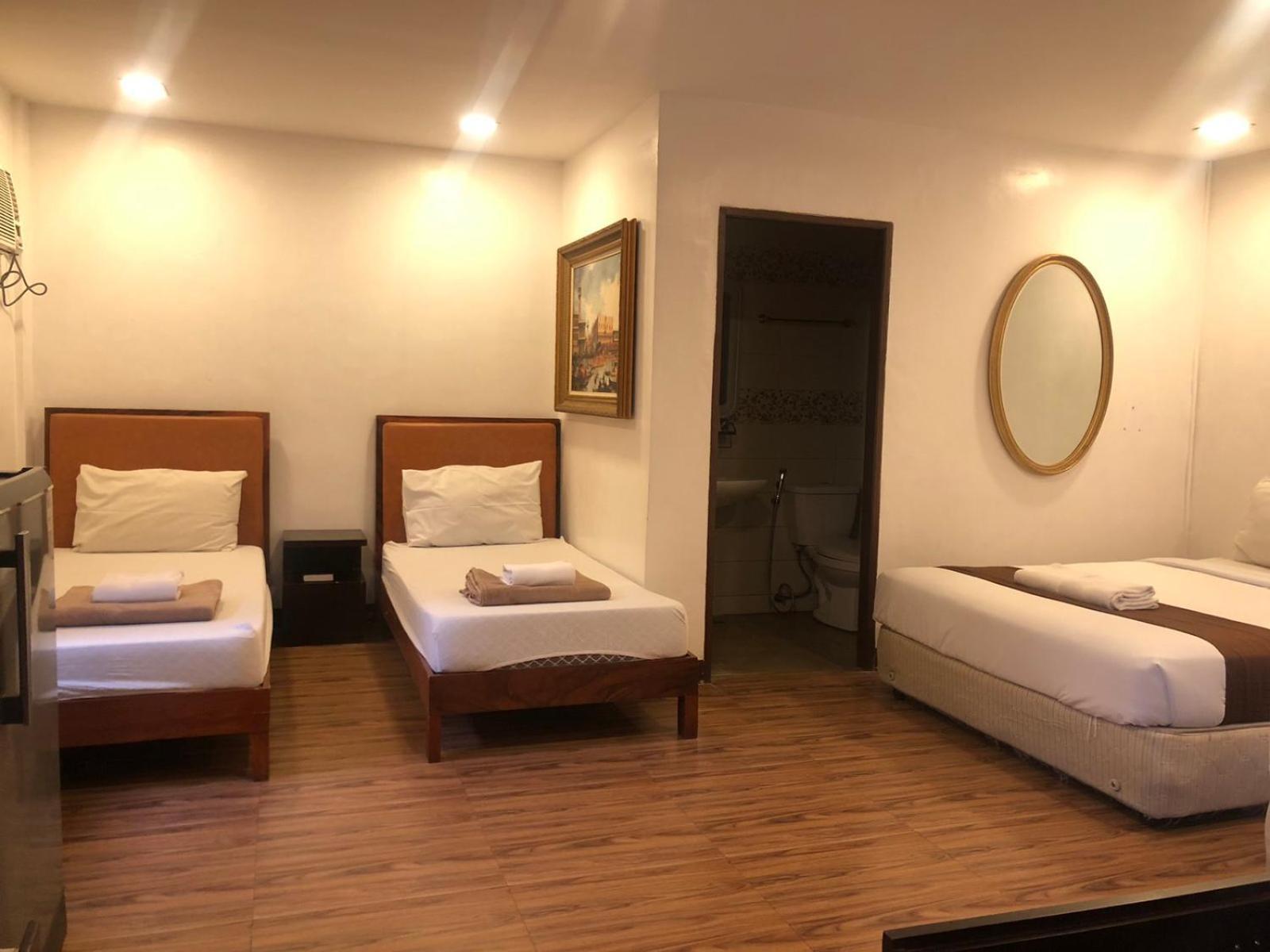 Bali Village Hotel Tagaytay City Buitenkant foto