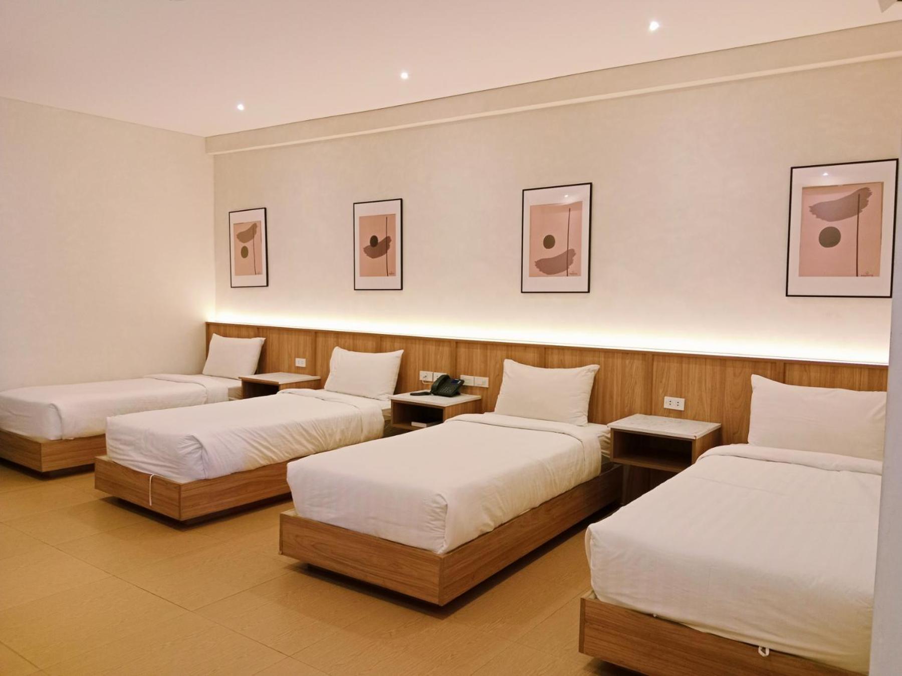 Bali Village Hotel Tagaytay City Buitenkant foto